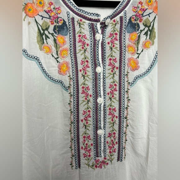 Johnny Was White & Floral Top - Picture 3 of 8
